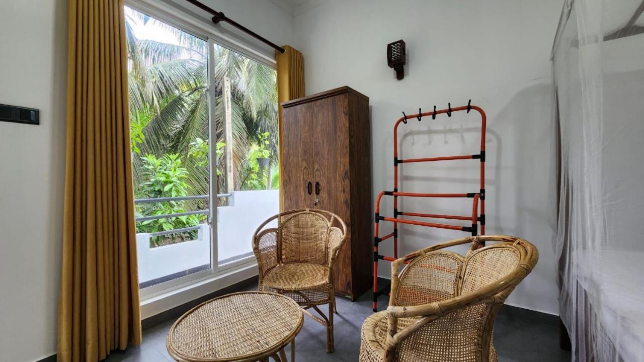 ディックウェラ E Seven House Bed & Breakfast エクステリア 写真